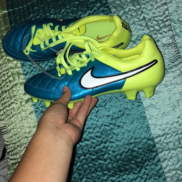 Nike Tempo Cleats - Picture 4 of 4